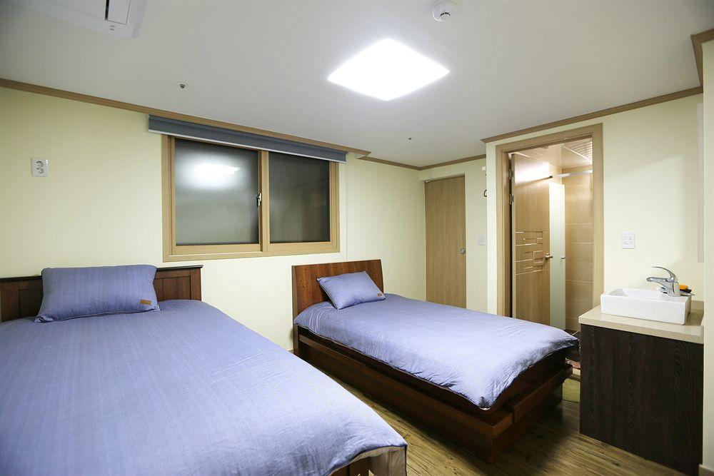 Roi House