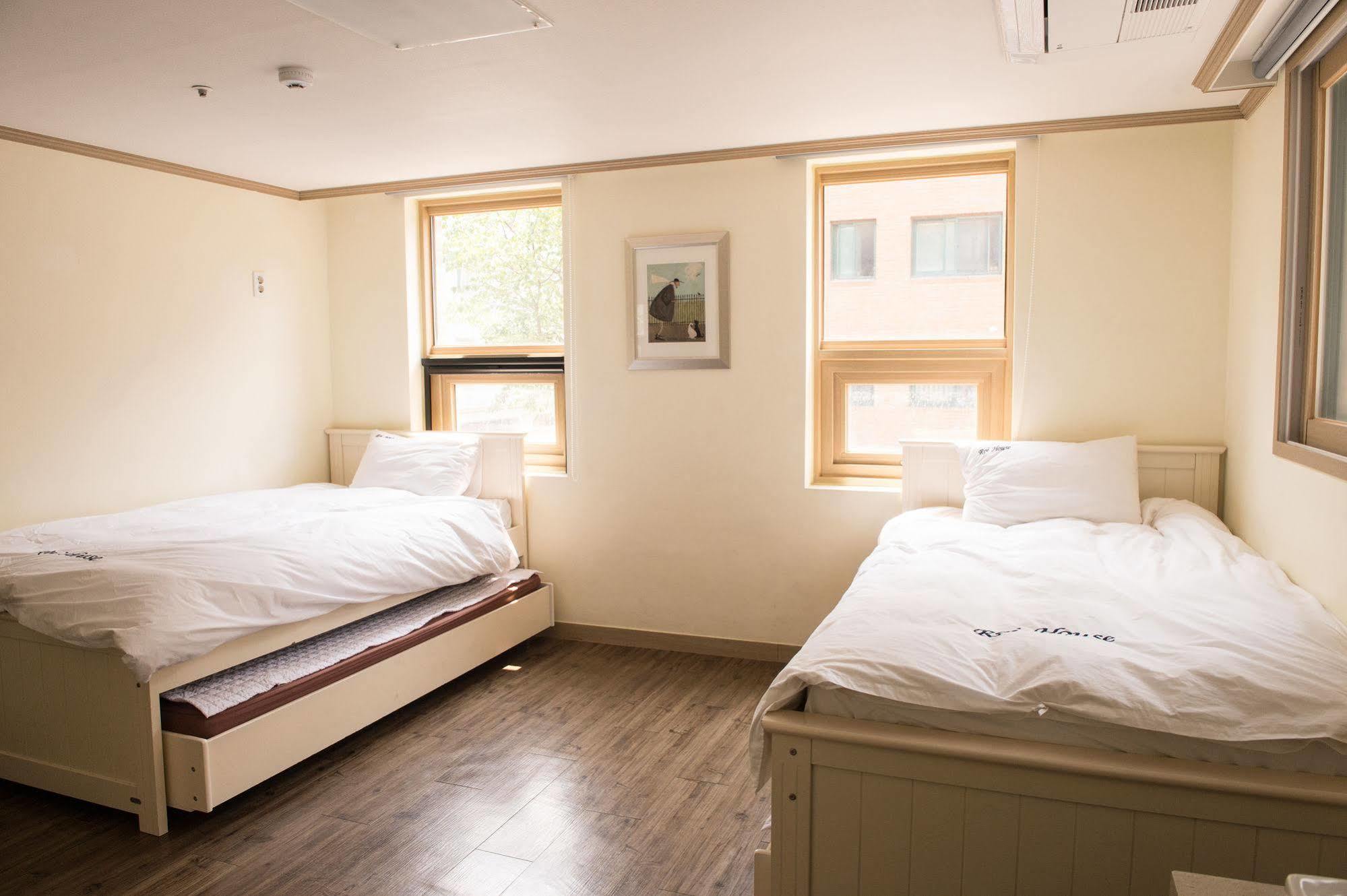 Guest house Roi House 2*